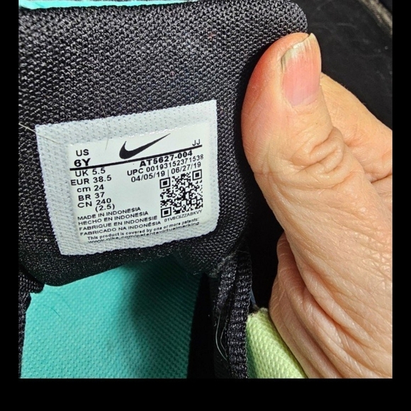 Nike Boys Black and Purple Sneakers - Picture 7 of 7